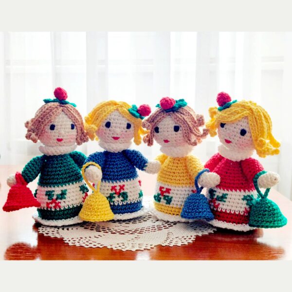crochet pattern : dolls with bells