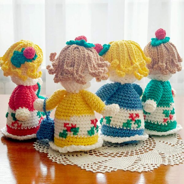 crochet pattern : dolls with bells