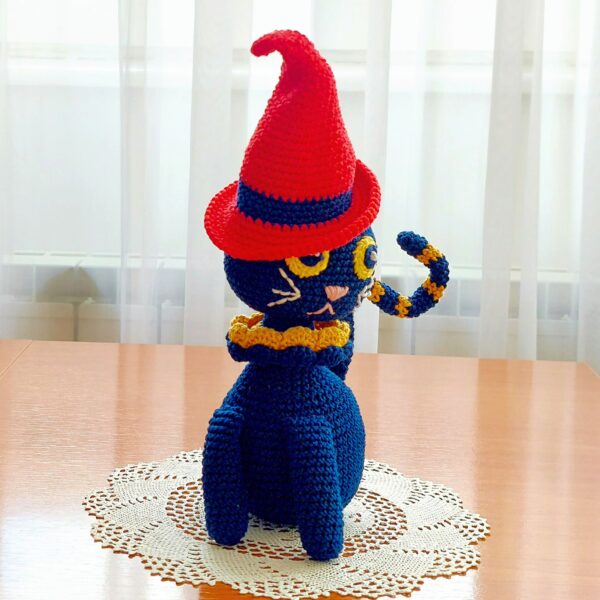 crochet cat pattern with red hat
