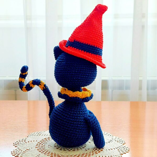 crochet cat pattern with red hat