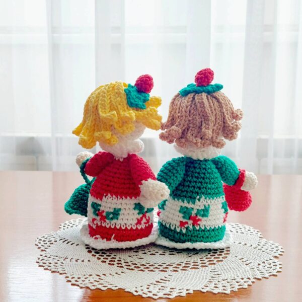 crochet pattern : dolls with bells