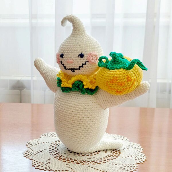 amigurumi ghost with pumpkin pattern