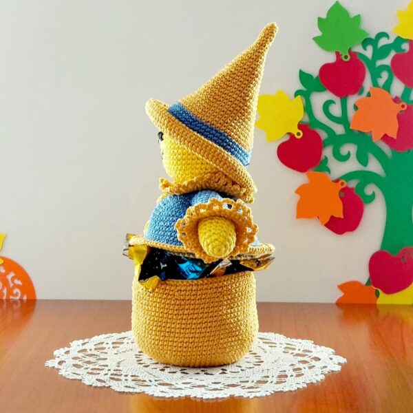 crochet pattern: scarecrow candy box