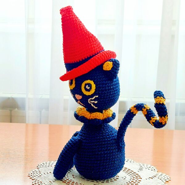 crochet cat pattern with red hat