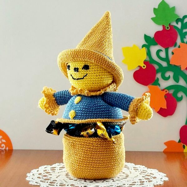 crochet pattern: scarecrow candy box