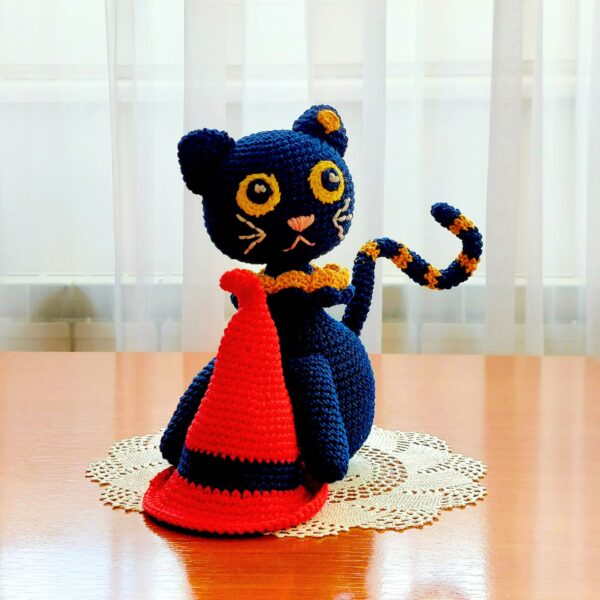 crochet cat pattern with red hat