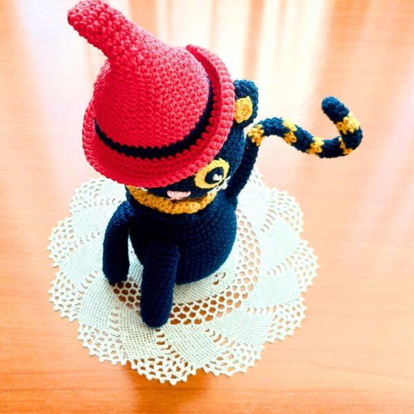 crochet cat pattern with red hat
