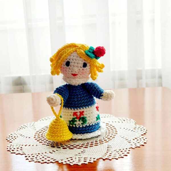 crochet pattern : dolls with bells