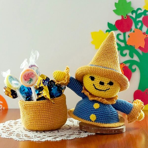 crochet pattern: scarecrow candy box