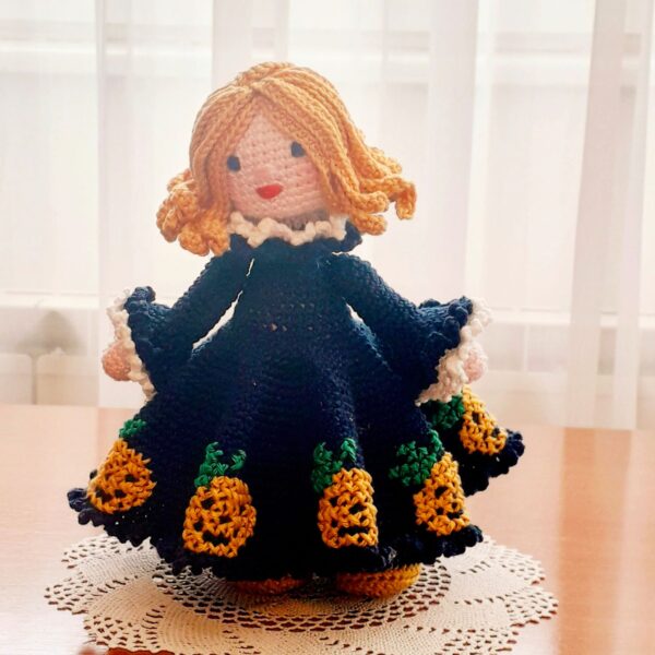 halloween crochet pattern, amigurumi doll with witch hat