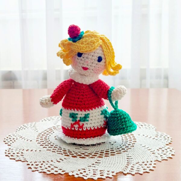 crochet pattern : dolls with bells