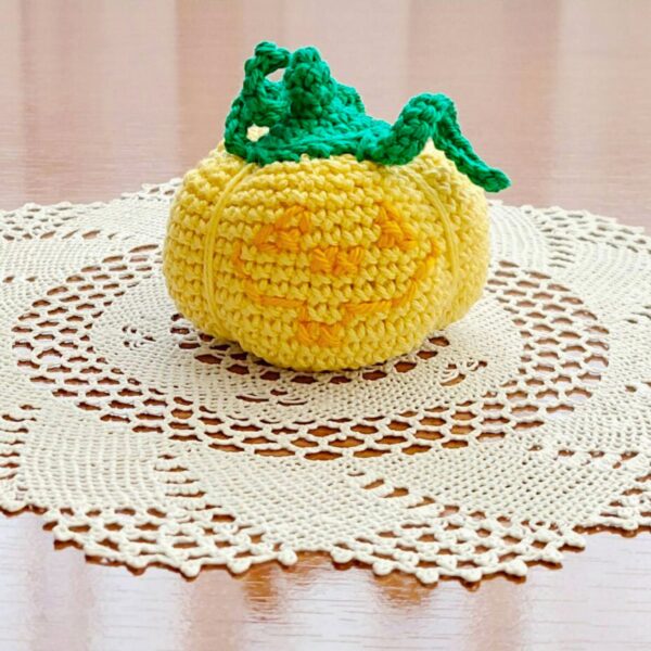 amigurumi ghost with pumpkin pattern