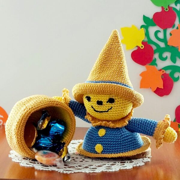 crochet pattern: scarecrow candy box