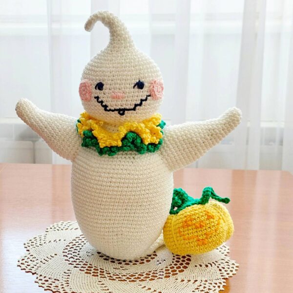amigurumi ghost with pumpkin pattern