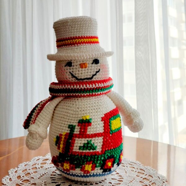 crochet pattern: snowman with embroidered train