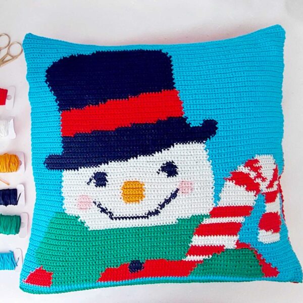 crochet pattern: snowman pillow with candy