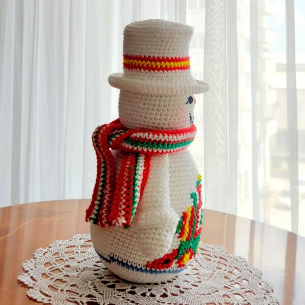 crochet pattern: snowman with embroidered train