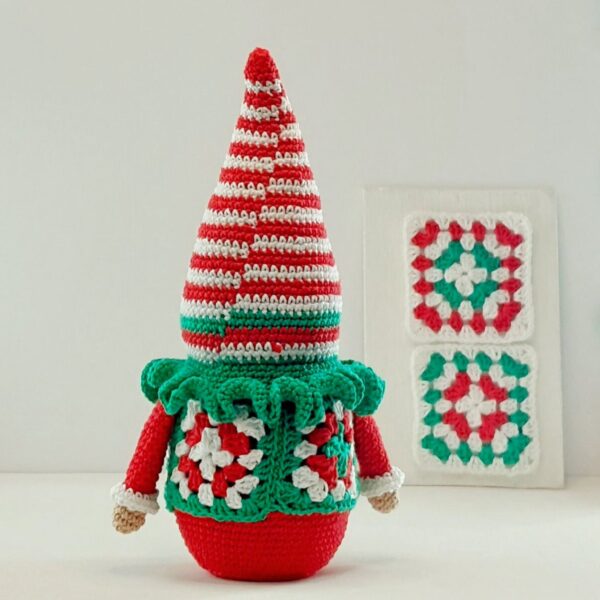 crochet pattern: christmas gnome with granny square vest