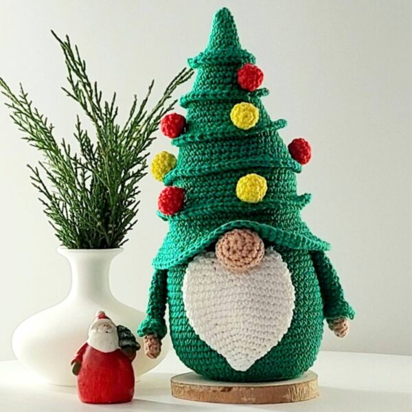 crochet pattern: christmas couple gnomes with tree hats crochet pattern: christmas couple gnomes with tree hats