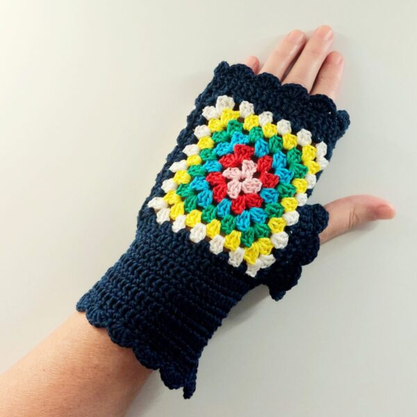 crochet pattern: granny square fingerless gloves – cozy style!
