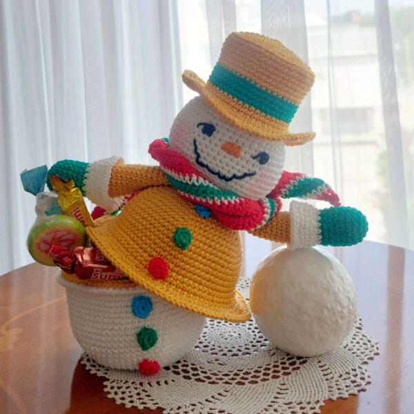 crochet pattern: snowman gingerbread box