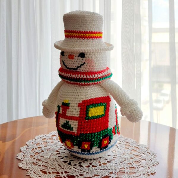 crochet pattern: snowman with embroidered train