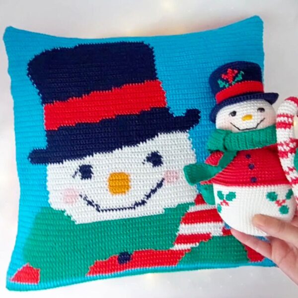 crochet pattern: snowman pillow with candy