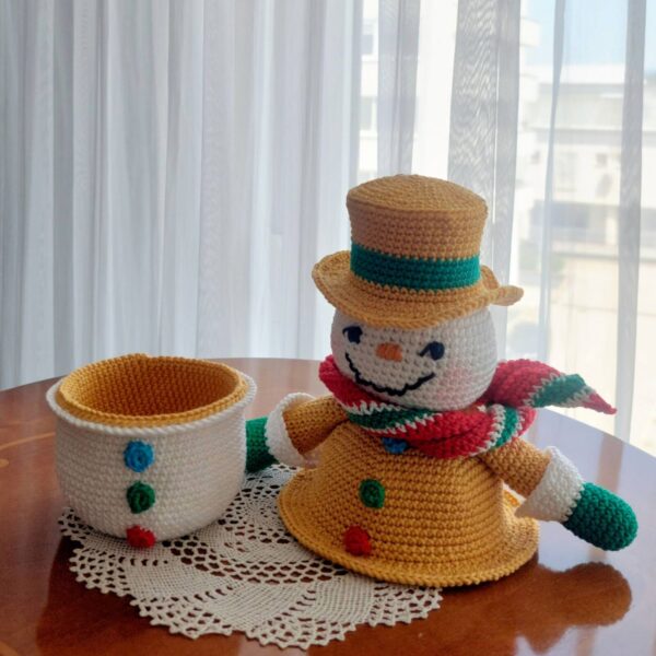crochet pattern: snowman gingerbread box