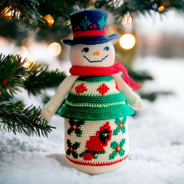 crochet pattern: snowman with embroidered cardinal bird