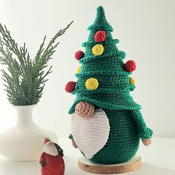 crochet pattern: christmas couple gnomes with tree hats crochet pattern: christmas couple gnomes with tree hats