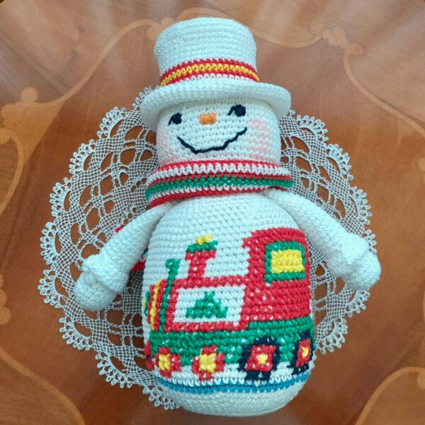 crochet pattern: snowman with embroidered train