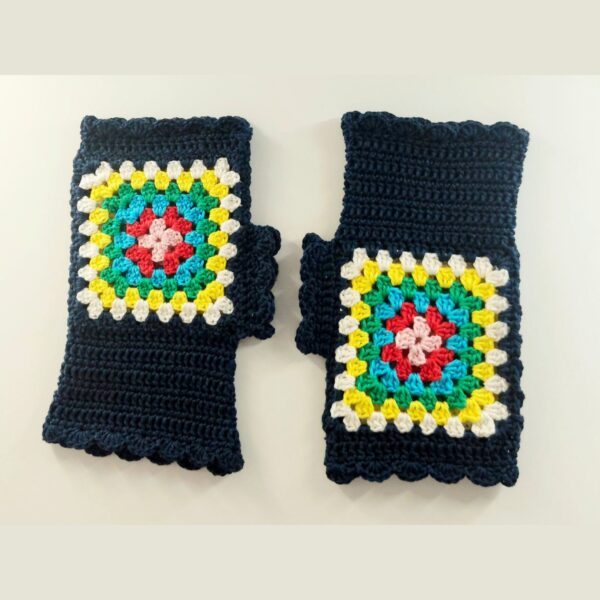 crochet pattern: granny square fingerless gloves – cozy style!