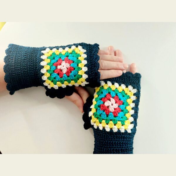 crochet pattern: granny square fingerless gloves – cozy style!